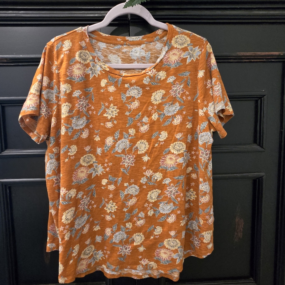 Wonderly Short Sleeve Top with Floral Pattern
